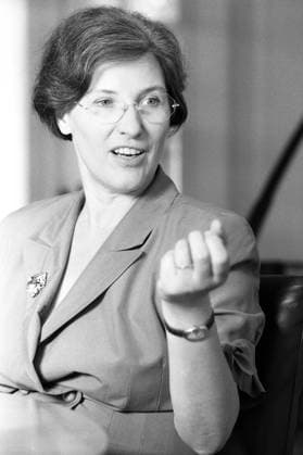 Bauministerin Irmgard Schwätzer (Deutschland FDP) während eines Interviews