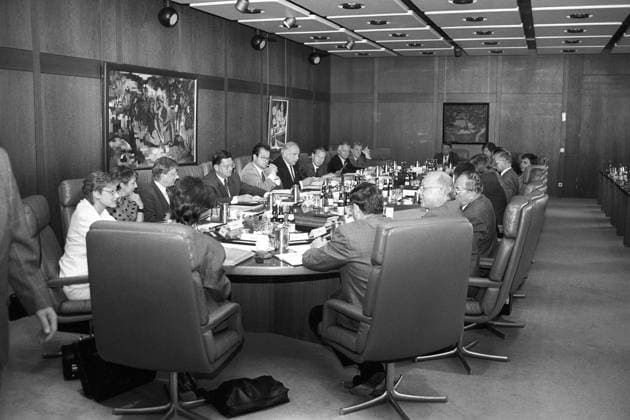 Kabinett von Bundeskanzler Helmut Kohl (Deutschland CDU) während einer Sitzung in Bonn