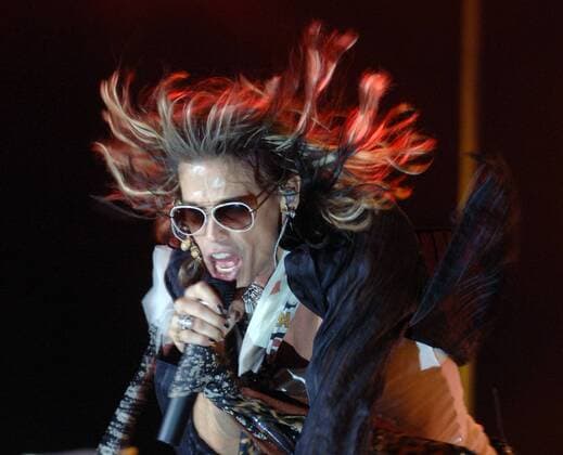ITAR-TASS 104: MOSCOW, RUSSIA. JULY 12. Aerosmith frontman Steven Tyler performs at Moscow s Olympiysky Sports Arena.  Highlight 492609