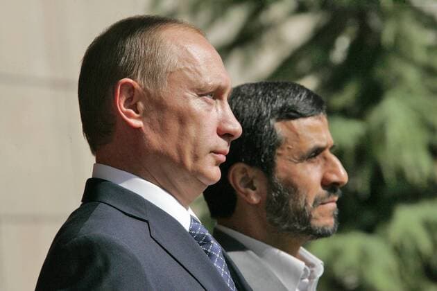 ITAR-TASS 108: TEHRAN, IRAN. OCTOBER 16. Russian President Vladimir Putin and Iran s leader Mahmoud Ahmadinejad (L-R) during a meeting in Tehran s Saadabad Palace, the venue of the 2007 Caspian Sea Summit.  519862