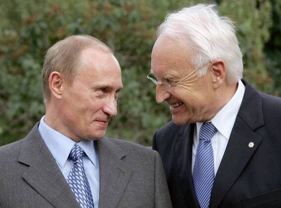ITAR-TASS 92: MOSCOW, RUSSIA. JULY 5. Russian President Vladimir Putin and Bavarian Prime Minister Edmund Stoiber, L-R, attend the Changing of the Mounted and Foot Guard ceremony in the Kremlin s Sobornaya (Cathedral) Square.  490316