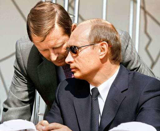 ITAR-TASS 30: MOSCOW REGION, RUSSIA. AUGUST 15. Russian President Vladimir Putin and Defence Minister Sergei Ivanov (R-L) talk while look on demonstration flights at MAKS-2005 International and Space Salon held in Zhukovsky.  Highlight 173405