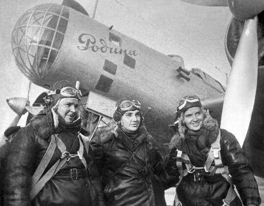 Moscow. Crewmembers of ANT 37 Rodina (Motherland). L-R: second pilot Polina Osipenko, commander Valentina Grizodubova and navigator Marina Raskova.  1183693