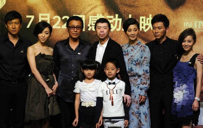 (100713) -- BEIJING, July 13, 2010 (Xinhua) -- Chinese director Feng Xiaogang (C) and cast members attend the premiere press conference of movie Aftershock in Beijing, capital of China, July 13, 2010. The film directed by Feng reflects the devastating earthquake in Tangshan of north China s Hebei Province in 1976. The epic, costing more than 100 million RMB yuan (about 15 million U.S. dollars), is due out on July 22 in both IMAX and common format. (Xinhua Jin Liangkuai) (jl) CHINA-BEIJING-FILM AFTERSHOCK -PREMIERE-PRESS CONFERENCE (CN) 