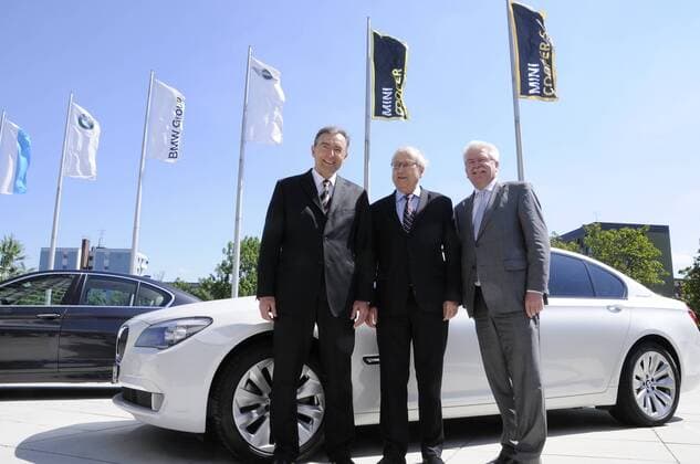 München 19.07.10, BMW AG, Info-Besuch über Elektromobilität: Dr Norbert Reithofer (li., BMW AG), Rainer Brüderle (Mitte, Bundeswirtschaftsminister) und Martin Zeil (Bayerischer Wirtschaftsminister)