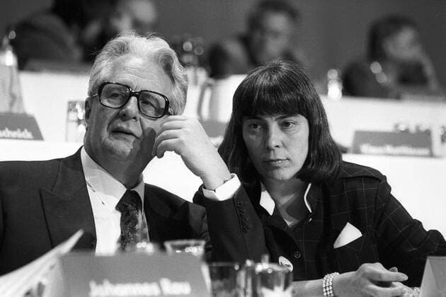 Hans-Jochen Vogel und Ingrid Matthäus-Meier (beide Deutschland SPD) während des SPD-Bundesparteitages in Bremen