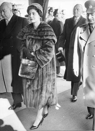 Schah Mohammad Reza Pahlavi von Persien (re.,) und Kaiserin Soraya Esfandiary-Bakhtiari auf Staatsbesuch in Bonn - Bundespräsident Theodor Heuss, 2.v.re.: Bundeskanzler Konrad Adenauer - !AUFNAHMEDATUM GESCHÄTZT! UnitedArchives00178359