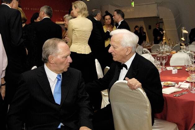 Wolfgang Schäuble (li.) im Gespräche mit Richard von Weizsäcker beim Gala-Abend Preisverleihung für Verständigung und Toleranz im Jüdischen Museum, Berlin