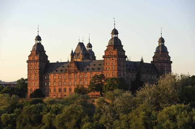  Schloss Johannisburg am Mainufer, Aschaffenburg, Hessen, Deutschland, Europa ibxmmu01608898