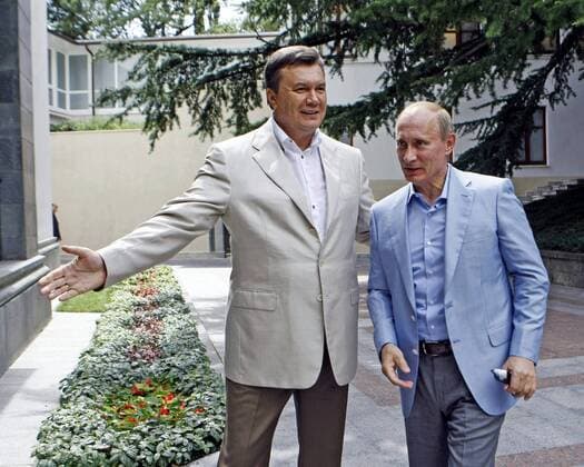 CRIMEA, UKRAINE. JULY 25, 2010. Ukraine s President Viktor Yanukovych (L) and Russian PM Vladimir Putin meet at the governmental summer residence Zarya in Foros.  Highlight premiumd xint RE0D4C23