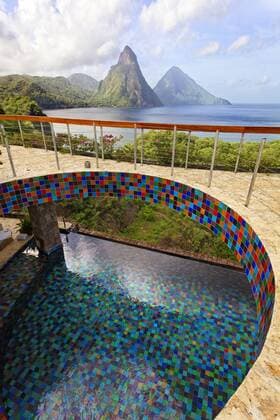 Dachterrasse, Pool, Glasfliesen, Pitons Berge, Luxushotel Jade Mountain, Saint Lucia, St. Lucia, Inseln über dem Winde, Kleine Antillen, Karibik, Karibisches Meer iblnpr01616086