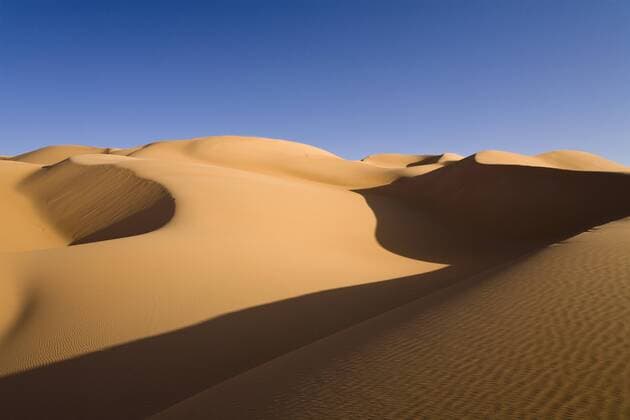 IMAGO Nature: Unsere Erde, Klimawandel, Dürren Sanddünen in der libyschen Wüste, Sahara, Libyen, Nordafrika, Afrika ibxwok01621145