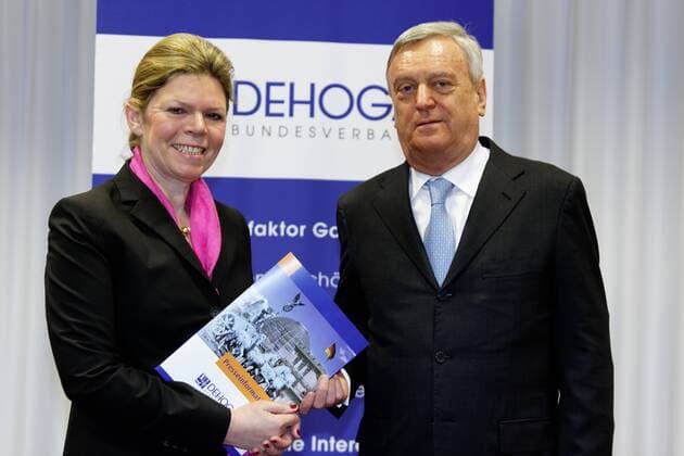DEU; Deutschland, Berlin 01.06.2010: Jahrespressekonferenz der DEHOGA Deutschland im Verbändehaus in Berlin. - Hauptgeschäftsführerin Ingrid Hartges und Präsident Ernst Fischer.