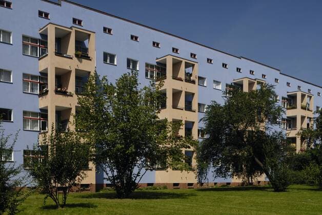Wohnstadt Carl Legien, Siedlungen der Berliner Moderne, Weltkulturerbe der UNESCO, erbaut 1928-1930 von Bruno Taut und Franz Hillinger, Erich-Weinert-Straße, Gubitzstraße, Sültstraße, Prenzlauer Berg, Pankow, Berlin, Deutschland, Europa ibljhx01636353