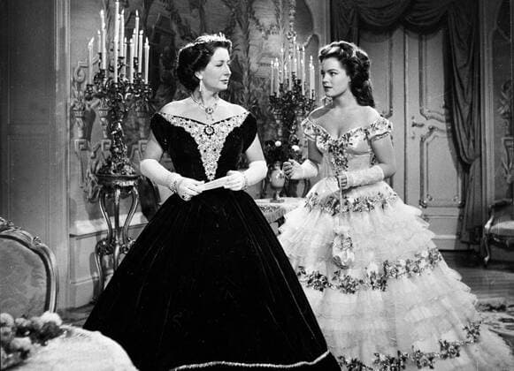 KPA43612.jpg SISSI - DIE JUNGE KAISERIN Austria 1956 Ernst Marischka Erzherzogin Sophie, die Mutter des Kaisers, (VILMA DEGISCHER) führt am Wiener Hof ein strenges Regiment. Die junge Sissi (ROMY SCHNEIDER) leidet darunter. B203962 UnitedArchives43612