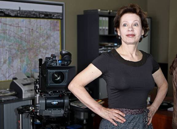 Schauspielerin Renate Krößner ( GER in der Rolle der Birgit Hahn ) während eines Set- und Pressetermins zum MDR-Tatort Einsame Entscheidung (AT) am 20.08.2010 in Leipzig.