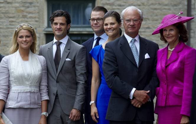 Örebro Twohundred Years Jubilee Crown princess Victoria (3R) and Prince Daniel (3L) did there first public apperance after there wedding, Joined by King Carl Gustaf (2R), Queen Silvia (R), Prince Carl Philip (2L) and Princess Madeline (L)  - KP0511001