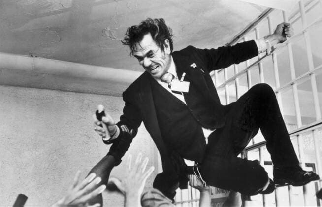 KPA51080.jpg NATURAL BORN KILLERS USA 1994 Oliver Stone Szene mit TOMMY LEE JONES (McClusky). Box UnitedArchives51080