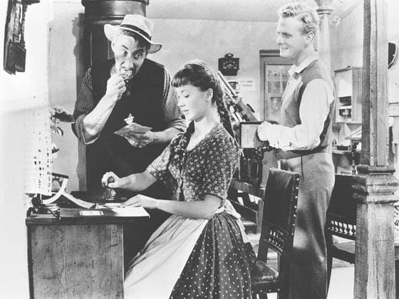 KPA68081.jpg ICH DENKE OFT AN PIROSCHKA BRD 1955 Kurt Hoffmann Sandor (RUDOLF VOGEL), Piroschka (LISELOTTE PULVER) und Andreas (GUNNAR MÖLLER) B163892 Film, Fernsehen, Liebesfilm, Komödie, 50er rights=ED UnitedArchives68081