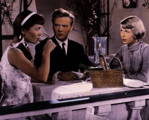 KPA68084.jpg ICH DENKE OFT AN PIROSCHKA BRD 1955 Kurt Hoffmann Piroschka (LISELOTTE PULVER), Andreas (GUNNAR MÖLLER) und Greta (WERA FRYDTBERG) 31131 Film, Fernsehen, Liebesfilm, Komödie, 50er rights=ED UnitedArchives68084