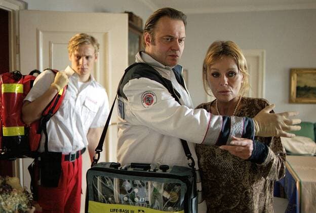 Kammerflimmern (2004) Crash (MATTHIAS SCHWEIGHÖFER), Fido (HANS-GREGOR KREMP) und Frau Liebold (INGEBORG WESTPHAL) UnitedArchives69006