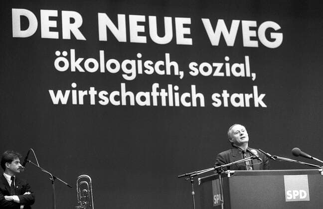 Oskar Lafontaine (re., Deutschland SPD-Spitzenkandidat) während einer Wahlkampfveranstaltung der SPD
