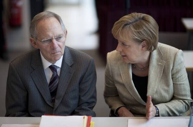 Deutschland, Berlin, Bundestag, CDU CSU Fraktionssitzung - Angela Merkel und Wolfgang Schäuble