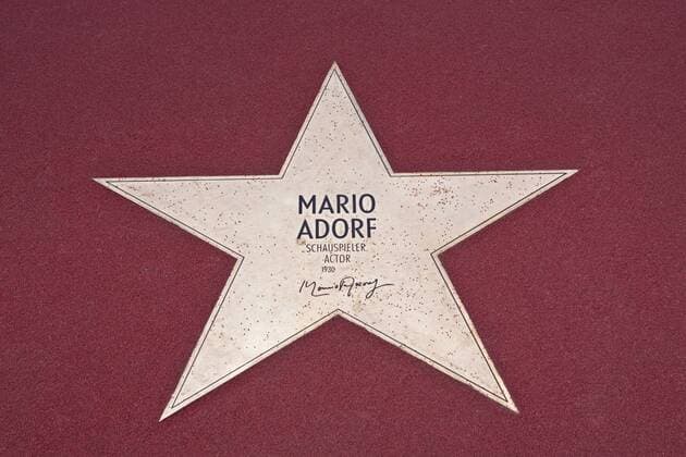 Stern von Mario Adorf, Schauspieler, Boulevard der Stars am Potsdamer Platz in Berlin, Deutschland, Europa iblasm01675709
