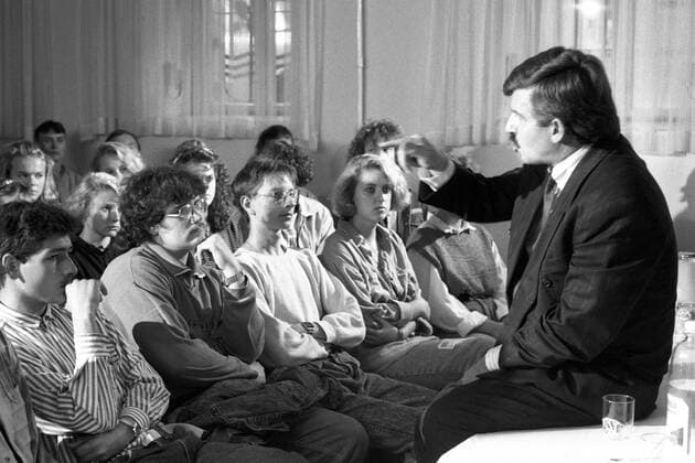 Bildungsminister Jürgen W. Möllemann (Deutschland FDP) an einer Schule in Dessau