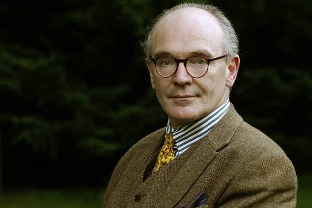 Portrait Martin Mosebach ( Frankfurt am Main ), Autor, bei dem westöstlichendiwan, fotografiert vor dem Haus der Berliner Festspiele. Fotografiert am 28.05. 2004