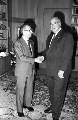 Bundeskanzler Helmut Kohl (re., Deutschland CDU) und EG-Präsident Jacques Delors (Frankreich) in Bonn