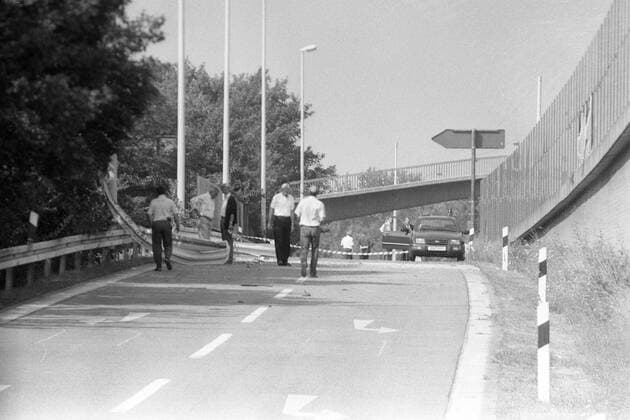 Bombenanschlag des Kommandos Jose Manuel Sevillano der Roten Armee Fraktion (RAF) auf das Auto von Staatssekretär HANS NEUSEL an der Autobahnabfahrt Bonn-Auerberg