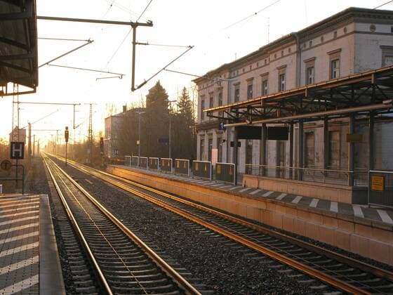 Neustadt Dosse Bahnhof bei Sonnenaufgang