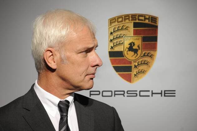 Matthias MÜLLER,Vorsitzender des Vorstandes der Dr.Ing.h.c . F. Porsche AG (seit 01.10.2010),seitlich,Profil,Porsche Logo