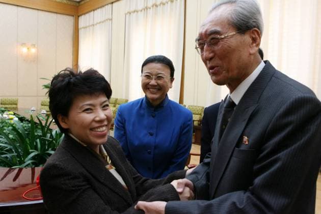 (101020) -- PYONGYANG, Oct. 20, 2010 (Xinhua) -- Kim Ki Nam (R), member of the Political Bureau and secretary of the Central Committee of the Workers Party of Korea, shakes hands with Deng Yaping (L), vice Secretary-General of People Daily and former Olympic champion, during the visit of People s Daily s Delegation to the Democratic People s Republic of Korea (DPRK) in Pyongyang, capital of DPRK, Oct. 20, 2010.(Xinhua Yao Ximeng) (zf) DPRK-CHINA-PEOPLE S DAILY-VISIT 