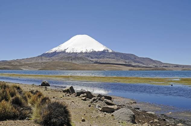 Parinacota, Vulkan, Lago Chungara, See, Lauca Nationalpark, Altiplano, Norte Grande, Nordchile, Chile, Südamerika iblbab01575655