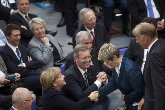Deutschland, Berlin, Bundestag, 14.Bundesversammlung zur Wahl des 10. Bundespräsidenten - L-R: Volker Kauder, Angela merkel, Christian Wulff, Renate Künast und Jürgen Trittin
