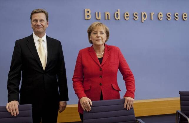 Deutschland, Berlin, Bundespressekonferenz, Bundeskanzlerin Angela Merkel und Bundesminister des Auswärtigen Dr. Guido Westerwelle FDP äussern sich zu den Ergebnissen der Klausurtagung des Bundeskabinetts, 07.06.2010