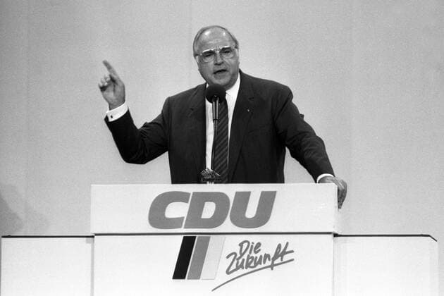 Bundeskanzler Helmut Kohl (BRD CDU) während des Bundesparteitags der CDU in Bremen