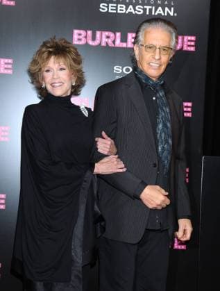 Jane Fonda und ihr Ehemann Richard Perry bei der Burlesque Premiere in Los Angeles am 15.11.2010. 