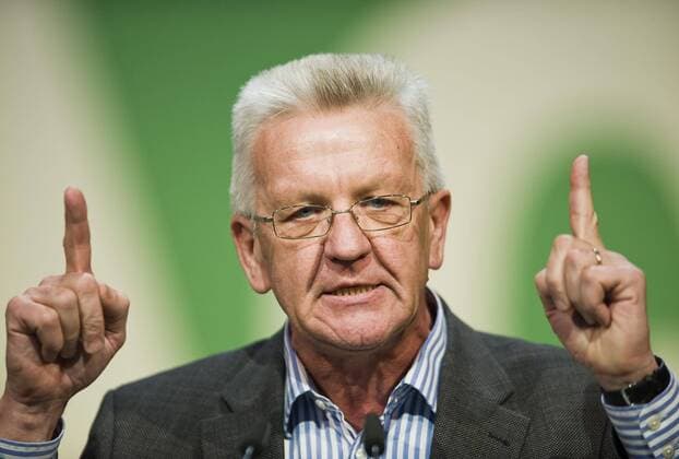 Winfried KRETSCHMANN, MdL, Porträt, Portrait, Gestik, Geste, 32. Ordentliche Bundesdelegiertenkonferenz von Bündnis 90 Die Grünen vom 19. - 21.11.2010 in Freiburg