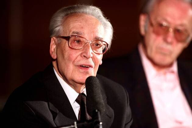 Musikwissenschaftler Prof. Dieter Härtwig links und ehemaliger Chorsänger Siegfried Müller ( beide GER ) während der Aufzeichnung der MDR-FIGARO Sendung KLASSIK TALK: Hommage an Herbert Kegel am 20.11.2010 im MDR-Studio am Augustusplatz in Leipzig.