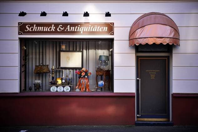 Fernsehserie Lindenstraße - Kulisse des Schmuck und Antiquitäten Laden auf dem WDR Studiogelände in Köln am 21.11.2010