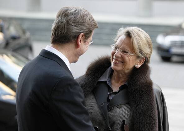 Bundesaußenminister Guido Westerwelle empfängt die neue französische Außenministerin Michele Alliot-Marie , zu ihrem Antrittsbesuch in Berlin. Foto: Bundesaußenminister Guido Westerwelle, französische Außenministerin Michele Alliot-Marie