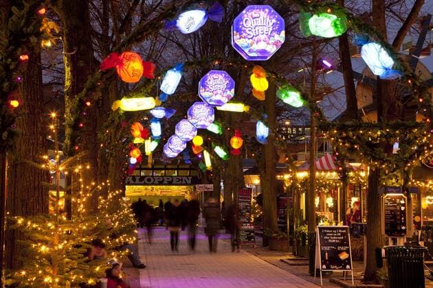  Quality Street, Weihnachtsdekoration, Tivoli, Kopenhagen, Dänemark, Europa iblnip01757072