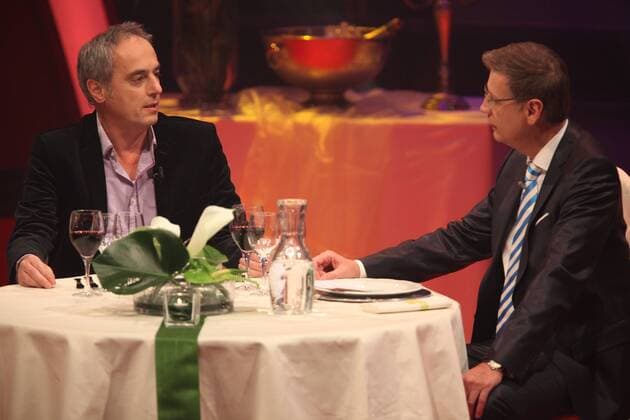 Christian Rach, der TV-Koch mit Moderator Günther Jauch in der RTL-Show Menschen, Bilder, Emotionen 2010! am 05.12.2010 in Köln RTL Jahresrückblick 2010 