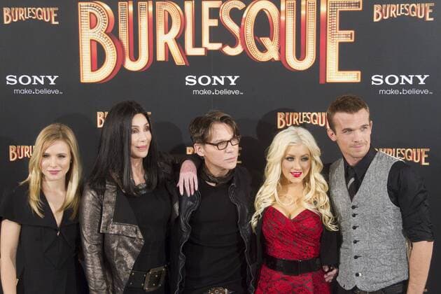 (L to R) Actresses Kristen Bell, Cher, director Steven Antin, Christina Aguilera and actor Cam Gigandet attend Burlesque photocall at Villamagna Hotel on December 9, 2010 in Madrid, Spain  (992024)