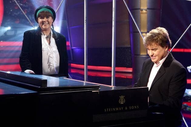 MDR - Musik für Sie. Sänger Frank Schöbel und Sängerin Chris Doerk ( beide GER ). Sänger Frank Schöbel und Sängerin Chris Doerk ( beide GER ) während der Generalprobe zum MDR - Wunschkonzert Musik für Sie am 10.12.2010 in der Zwönitztalhalle Burkhardtsdorf.