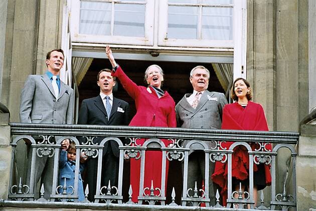 Kopenhagen. Dänische Königsfamilie anlässlich des 62. Geburtstages von Königin Margarethe II. von Dänemark - Im Bild (v.l.n.r.): Prinz Joachim mit Prinz Nikolai, Kronprinz Frederik, Königin Margarethe, Prinz Henrik und Alexandra von Frederiksborg 
