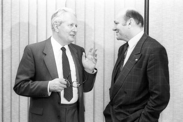Hans Jochen Vogel (li., BRD SPD) und Walter Momper (SPD) in Bonn